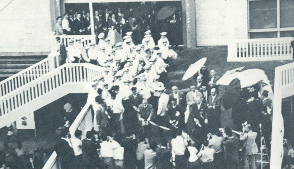 近鉄百貨店、天王寺ステーションデパート間に阿倍野歩道橋竣工