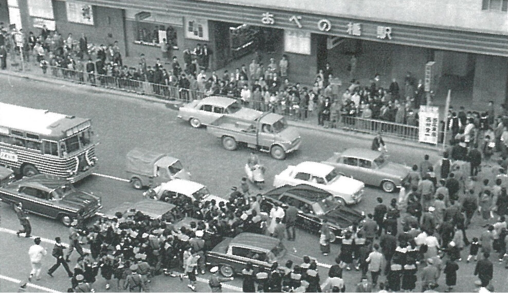 近鉄百貨店、天王寺ステーションデパート間に阿倍野歩道橋竣工