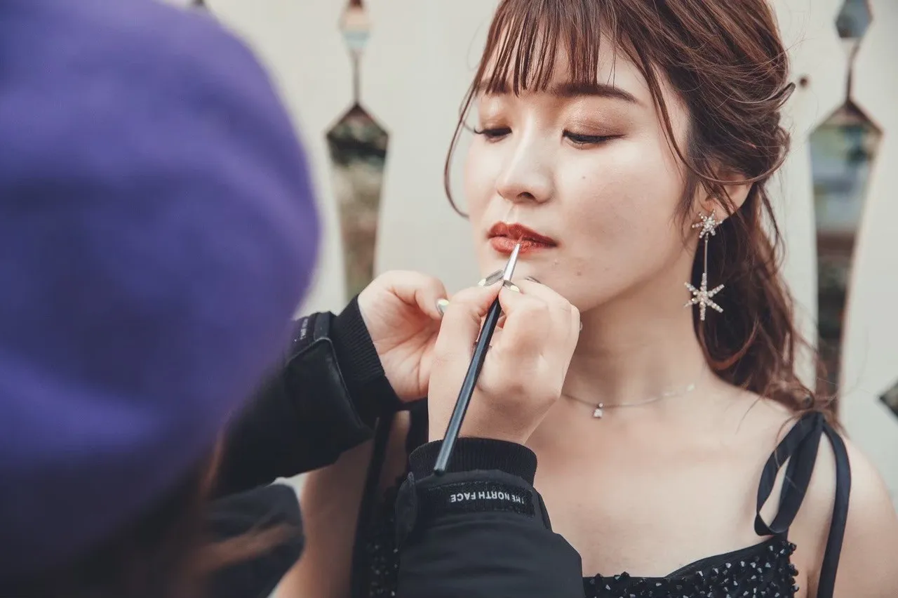 B．春のメイクレッスン