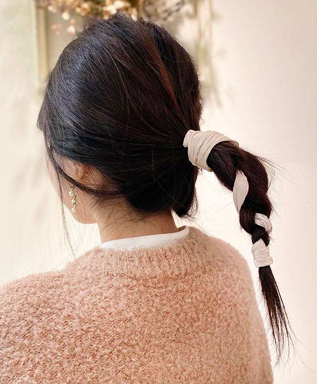 シュシュを使った今流行りの簡単ヘアアレンジ特集 Mio プラス ミオ