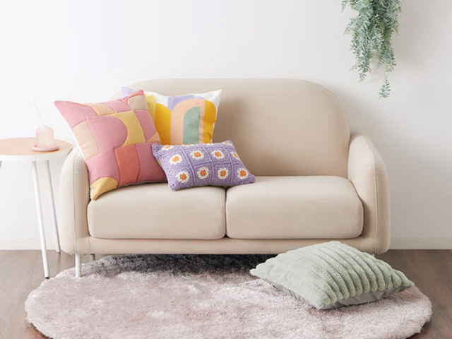 フラワーピンク 3Pソファー　日本の住宅サイズにマッチさせました。 フラワーピンク 3Pソファー 日本の住宅サイズにマッチさせました。